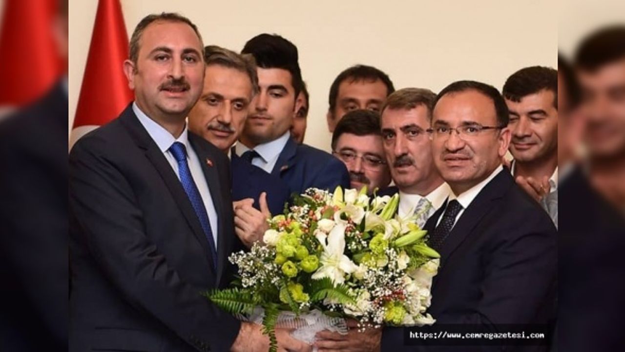 Adalet Bakanı Abdülhamit Gül istifa etti; yerine Bekir Bozdağ atandı