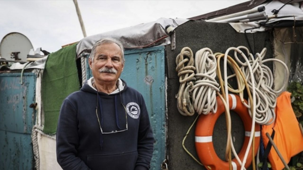Hayatının geçtiği Marmara Denizi'ni hayalet ağlardan temizliyor