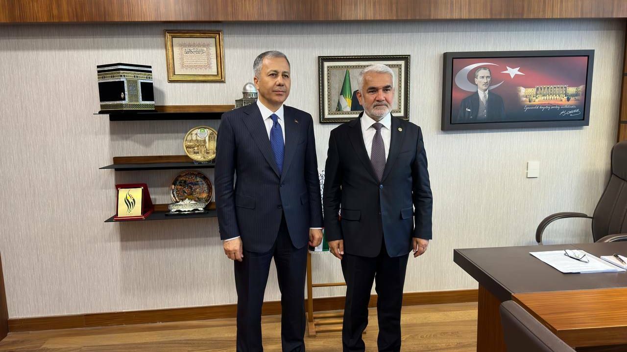 İÇİŞLERİ BAKANI YERLİKAYA, HÜDA PAR GENEL BAŞKANI YAPICIOĞLU'NU MECLİS'TE ZİYARET ETTİ