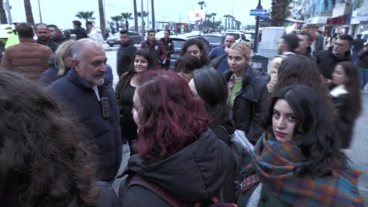 Kadınlar Birlikte Güçlü Platformu İzmir'de Yürüdü