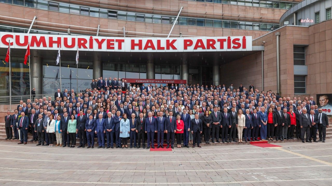 CHP’NİN “İKTİDAR YOLUNDA CHP BELEDİYECİLİĞİ ÇALIŞTAYI”NDA ÖZGÜR ÖZEL'DEN UYARI: 'ÇAKARLI ARAÇ' KULLANMAYIN