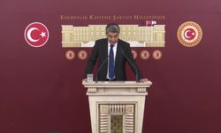 MEHMET EMİN EKMEN'DEN İKTİDARA ÇUKUROVA HAVALİMANI ELEŞTİRİSİ: "AYNI ZAMANDA BAŞLATILAN 3 PROJEDEN 2'Sİ 4 YIL İÇERİSİNDE BİTİRİLİYOR; BİR DİĞERİ 12 YIL BOYUNCA BİTİRİLEMİYORSA  BURADA BİR OYALAMA, BİR İHMAL VE BELKİ DE BİR CEZALANDIRMA VARDIR"