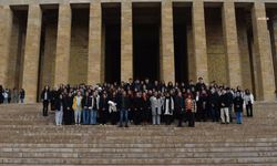 İzmit Belediyesi Çınar Akademi Öğrencileri Anıtkabir’i Ziyaret Etti