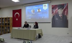 İzmir’de Cumhuriyet Demokrasi Ve Siyaset Konuşuldu