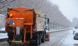 Kırşehir Belediyesi Karla Mücadele Ekiplerinden Yoğun Mesai