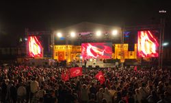 Adana’da 19 Mayıs kutlamaları, “Gripin” konseriyle zirveye ulaştı