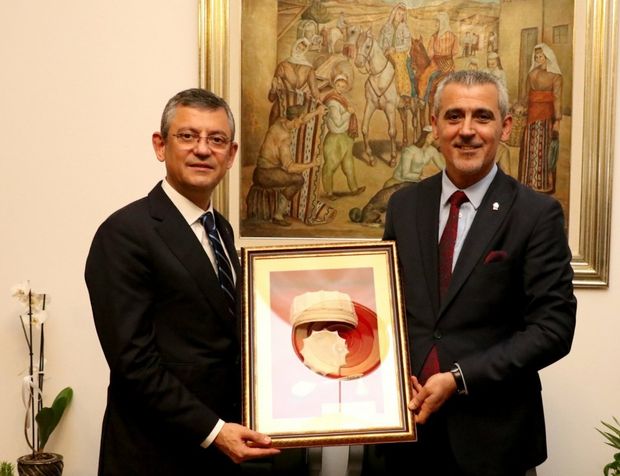 ÖZGÜR ÖZEL, HACIBEKTAŞ BELEDİYE BAŞKANI ARİF YOLDAŞ ALTIOK İLE TBMM'DE BİR ARAYA GELDİ