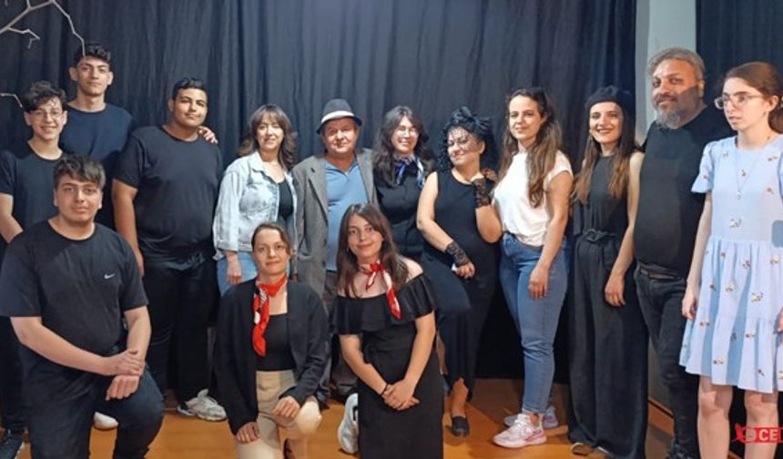 Epik Sanat Tiyatrosu “Nazım”la Perde Dedi: Çatı Sahne Defne’de Yeniden Hayat Buldu