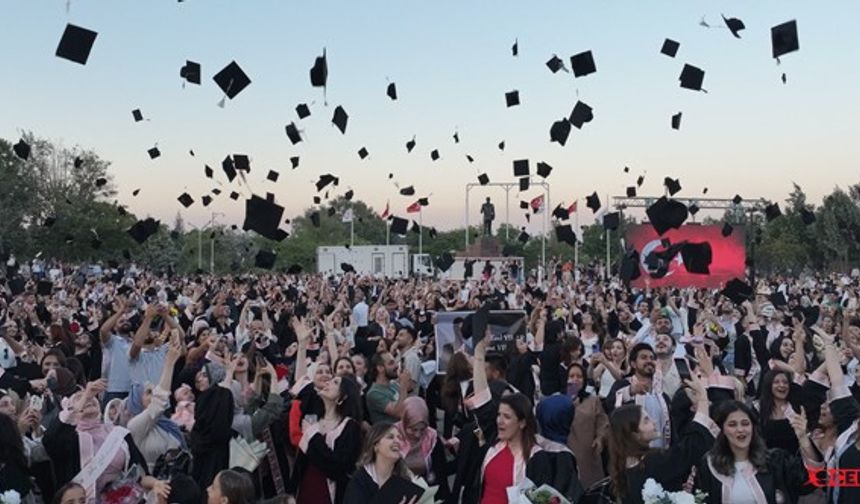 Hatay Mustafa Kemal Üniversitesi'nde Mezuniyet Coşkusu